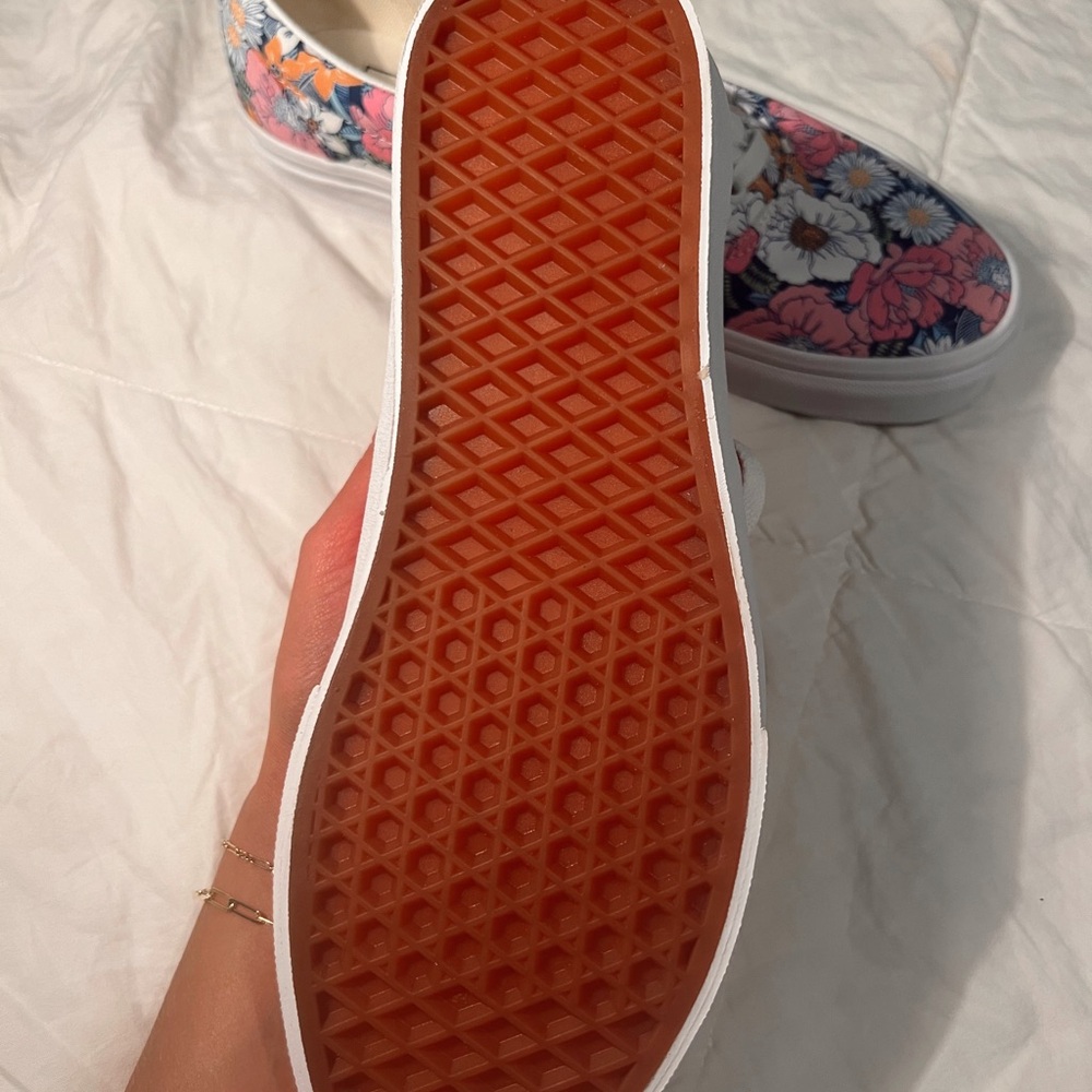 Vans - Picture 3 of 4